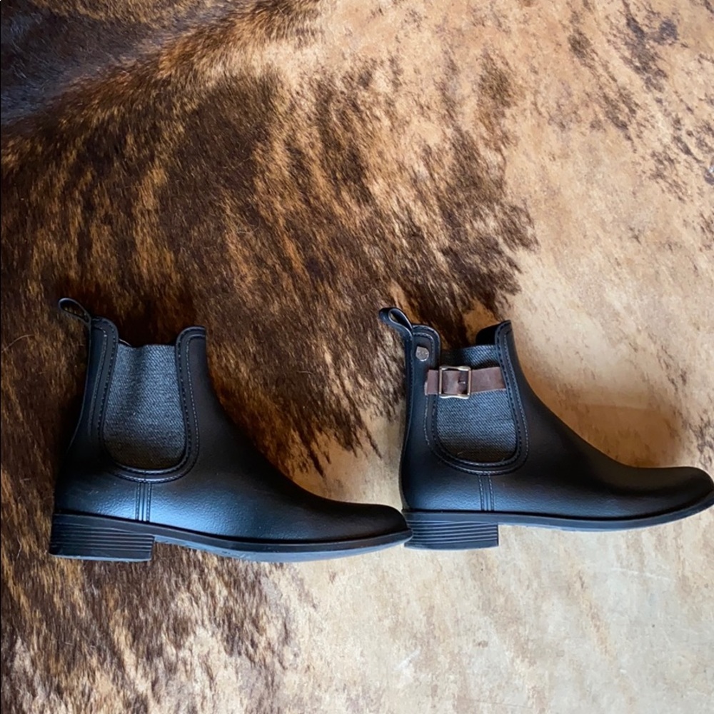Black waterproof rain boots